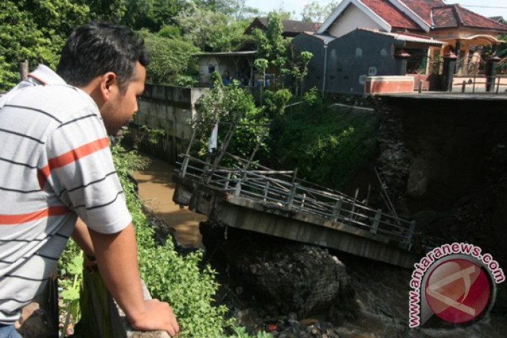 Jembatan Putus Karena Hujan