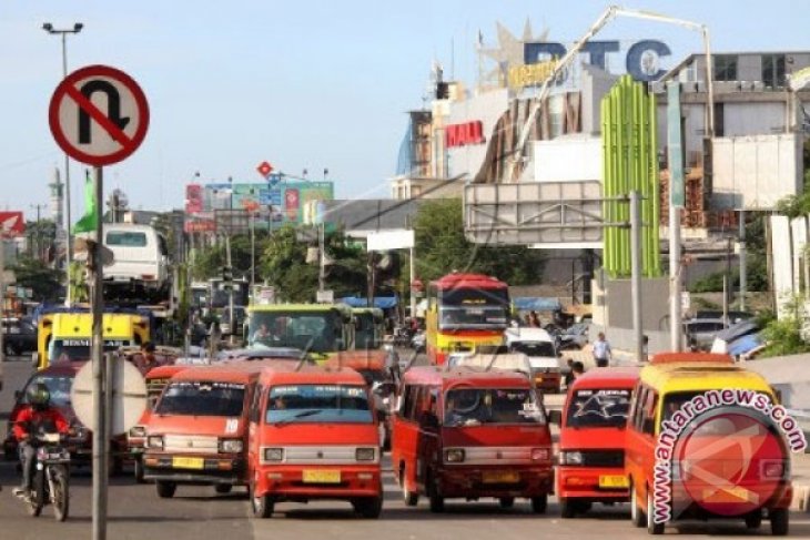 Bekasi rekrut sopir angkot untuk konversi bus