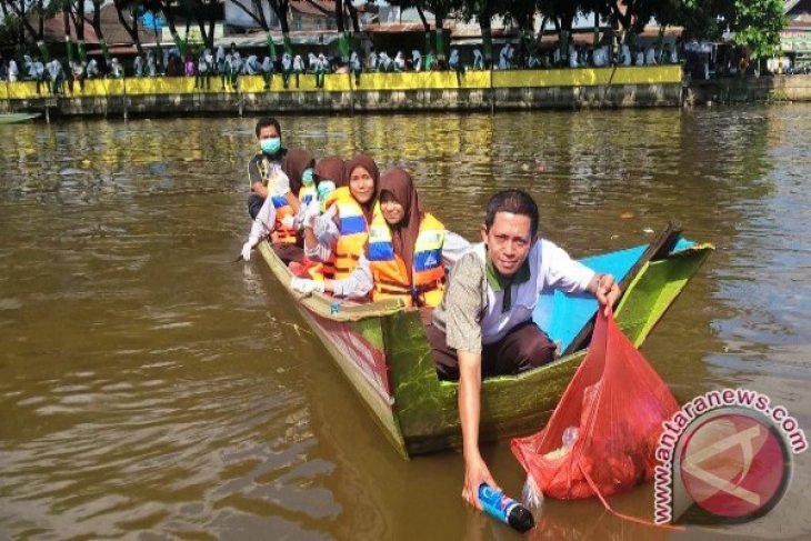 DLH Samarinda Bersama RT Komitmen Bersihkan Sungai