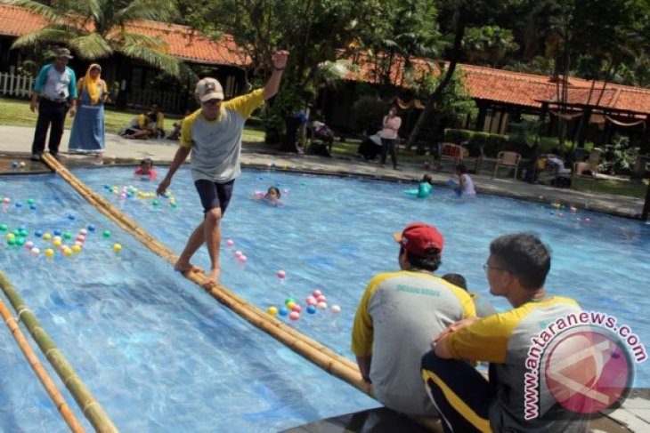 'Fun Games' HUT ke-10 Hotel Singgasana