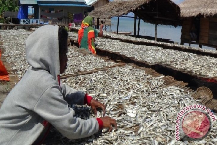 Nelayan Karimata Pilih Jual Ikan ke Babel