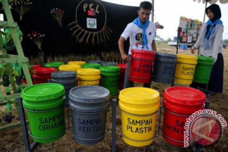 Tong Sampah Daur Ulang