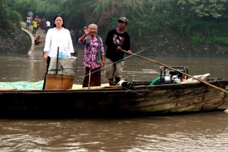 Fasilitas Penyeberangan Sungai Bengawan Solo