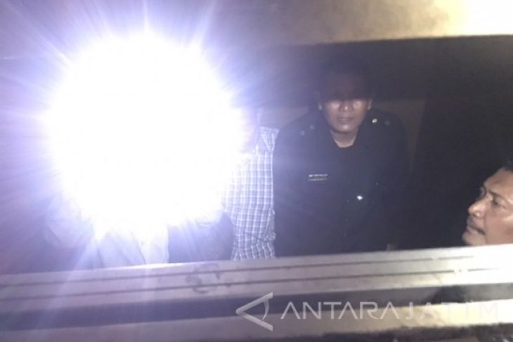 Terjebak Lift Macet DPRD Surabaya