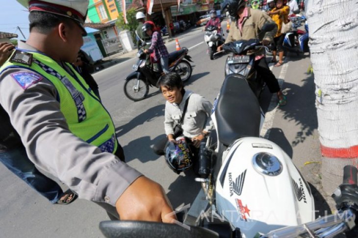 Hukum Pengendara Knalpot Bising