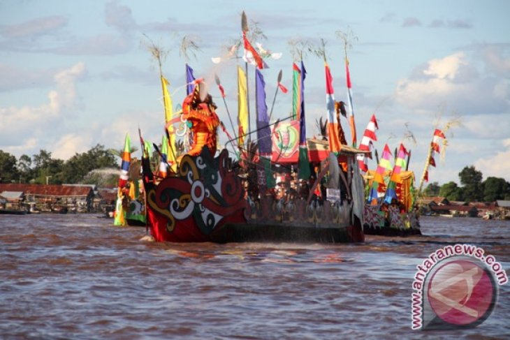 Festival Perahu Hias Tradisional