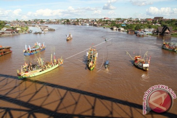 Festival Perahu Hias Tradisional