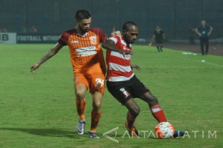 MUFc Raup Poin Penuh