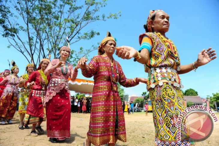 Prosesi Adat Dayak Taman