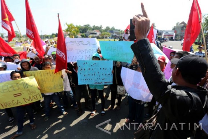 Aksi Tuntut Penutupan Tambang