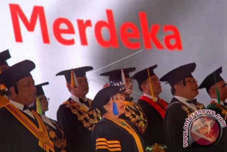 Pajajaran University Awards Honorary Doctorate To Megawati