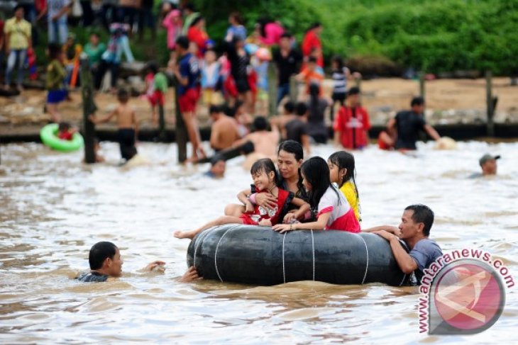 Tradisi Mandi Bakcang Pontianak