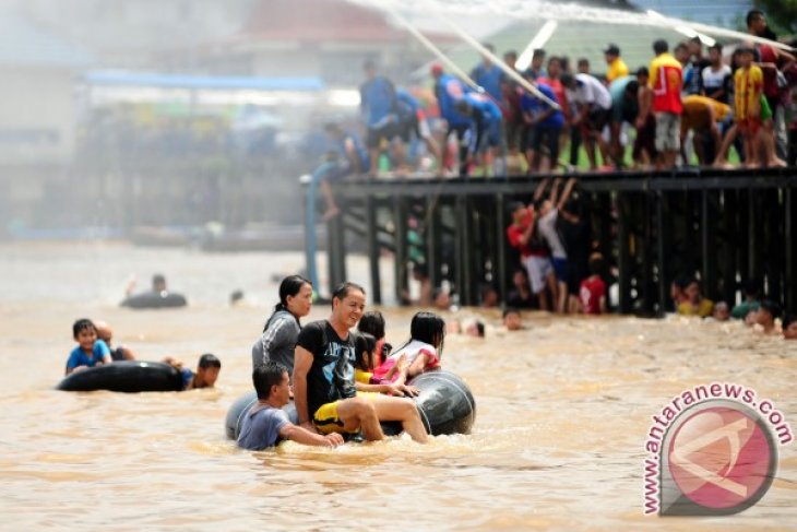 Tradisi Mandi Bakcang Pontianak