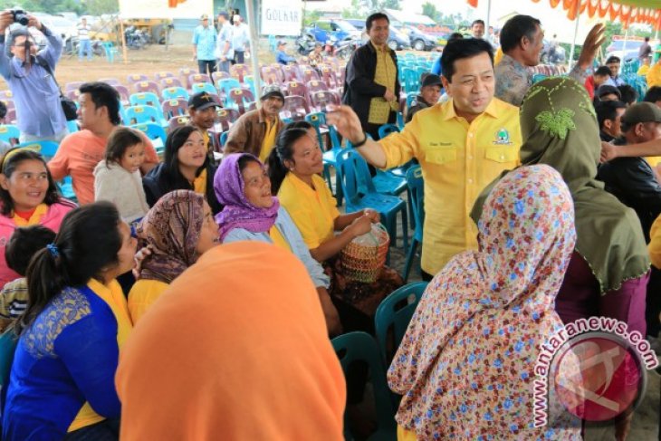 KETUM GOLKAR KUNJUNGI WARGA SINABUNG