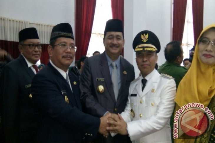 Bupati Sekadau Ucapkan Selamat Bupati - Wabup Sambas