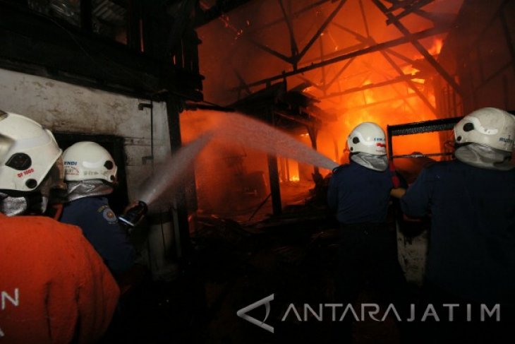 Kebakaran Industri Krupuk Surabaya