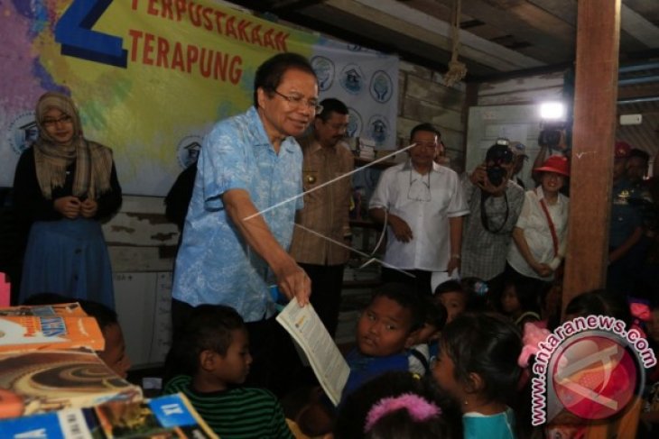 Menko Maritim Kunjungi Perpustakaan Terapung