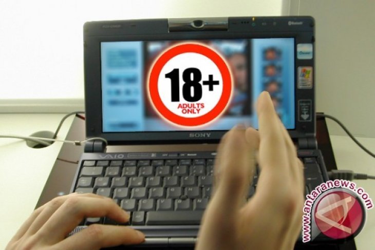 Cinta kandas, video mesum disebar
