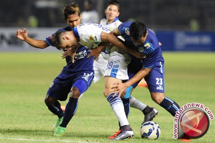 Persib Bandung Kalahkan PSM 3-2