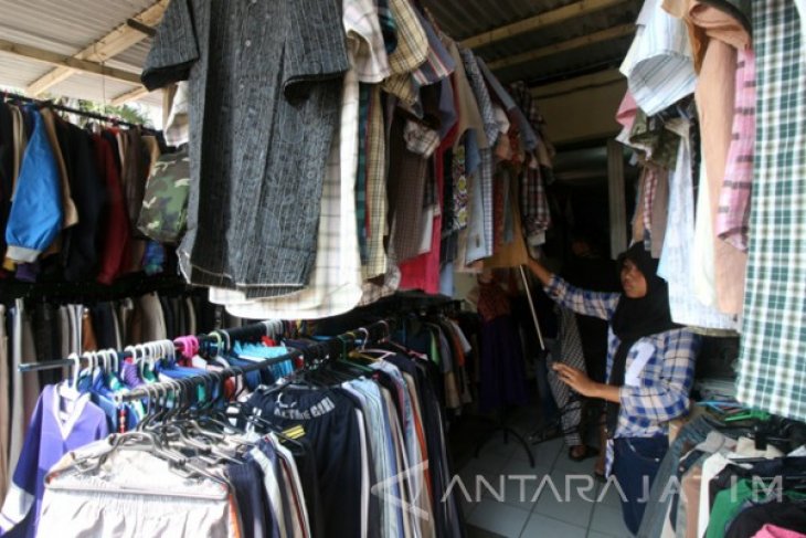 Penjualan Baju Bekas Impor