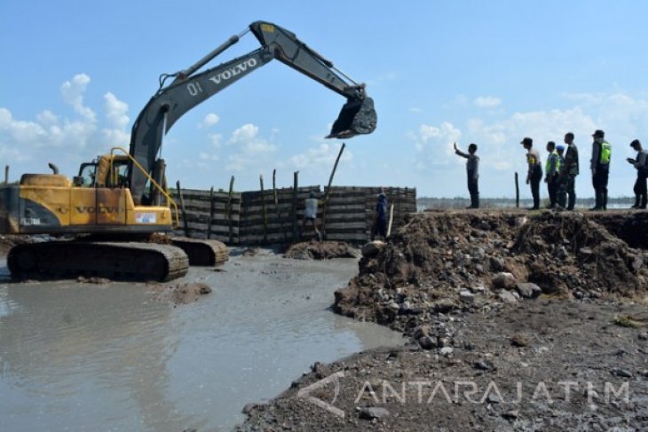 BPLS Gunakan Alat Berat Perbaiki Tanggul Lapindo Jebol - ANTARA News ...