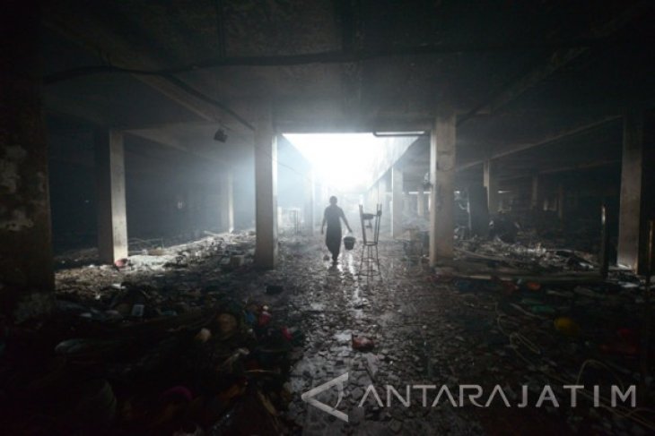 Pembersihan Bekas Kebakaran Pasar