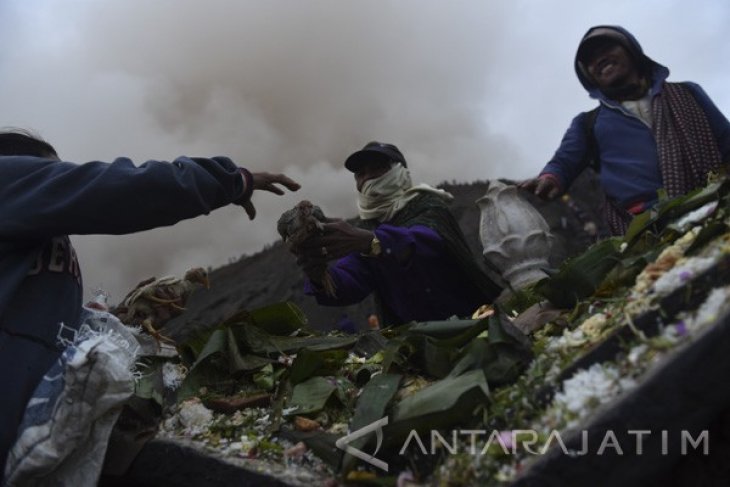 Ritual Yadnya Kasada Suku Tengger