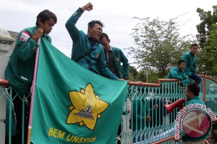 Tolak Kunker Dewan ke Lima Negara