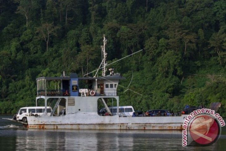 Ambulans Pembawa Peti Jenazah ke Nusakambangan