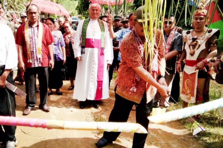 Peresmian Gereja Santo Petrus Tapang Tingang