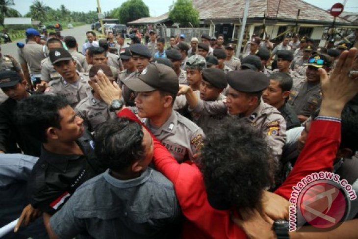 Bentrok Demo PHE Aceh Utara