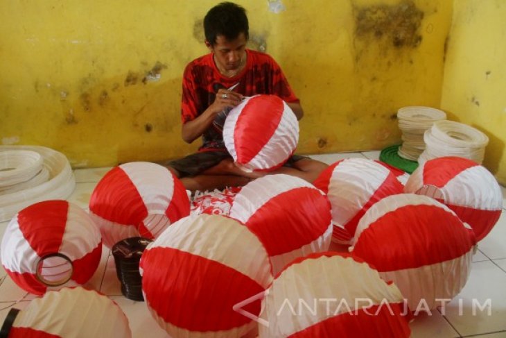 Genkot Produksi Lampion Merah Putih