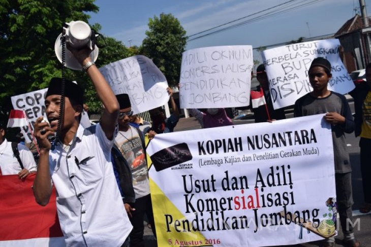 Unjuk Rasa Komersialisasi Pendidikan