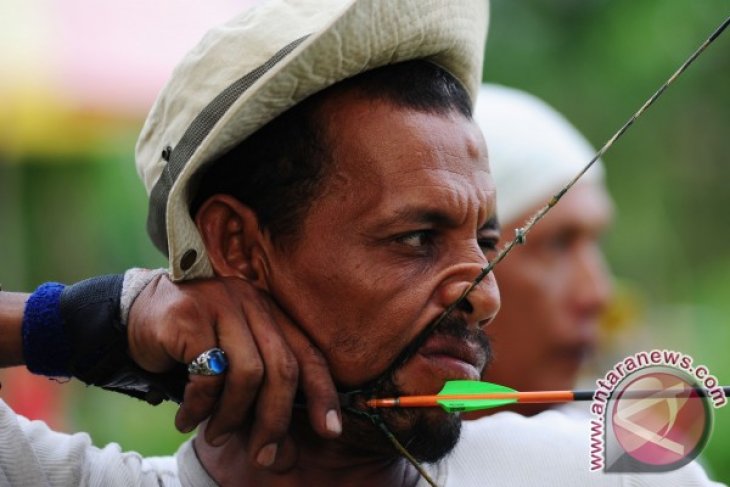 Latihan Panahan Untuk Peparnas 2016