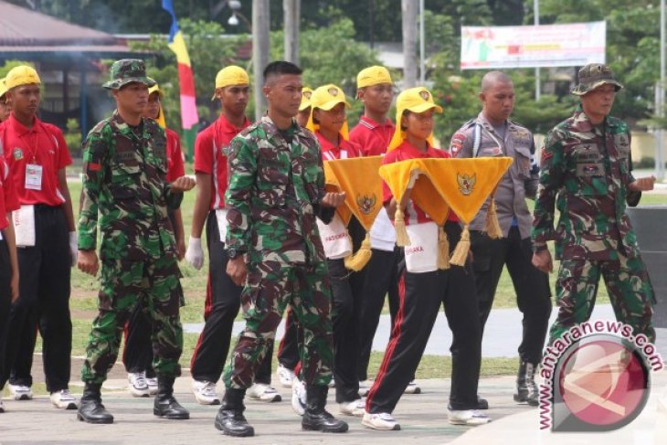 LATIHAN UPACARA BENDERA