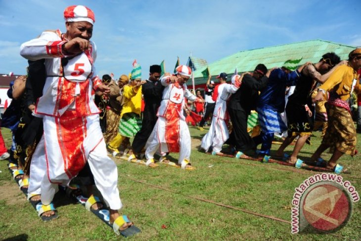 Napi Lapas Balap Terompah Panjang