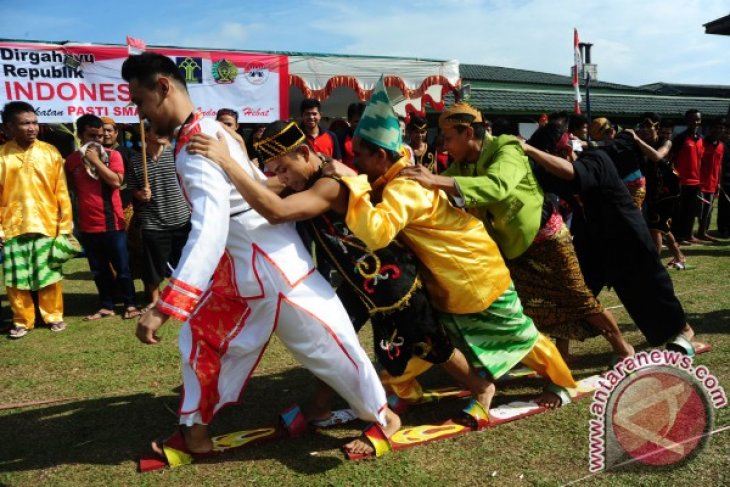 Napi Lapas Balap Terompah Panjang