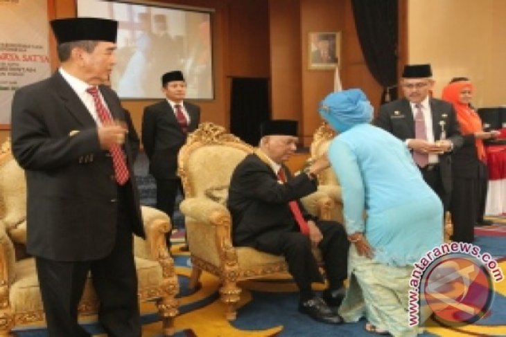 114 PNS Kaltim Terima Penghargaan Satya Lencana