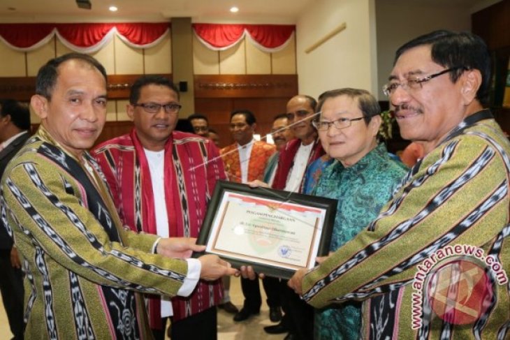 Penghargaan HUT ke-71 Provinsi Maluku