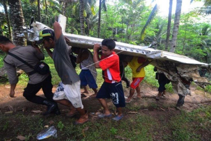 Evakuasi Pesawat Jatuh