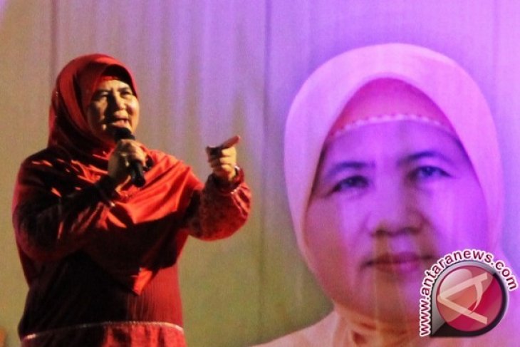 Putri kedua Mamah Dedeh bantah kabar ibunya meninggal dunia
