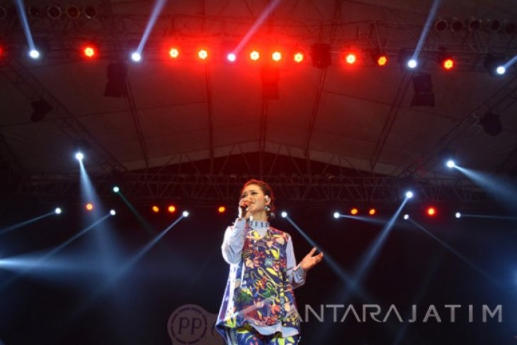 Penampilan Andien di Jazz Traffic Festival