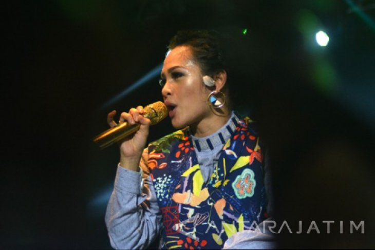 Penampilan Andien di Jazz Traffic Festival