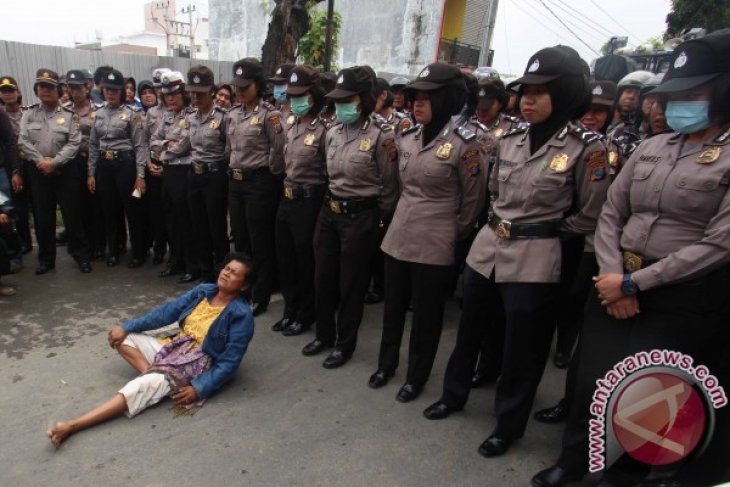 TOLAK EKSEKUSI LAHAN PERTAMINA