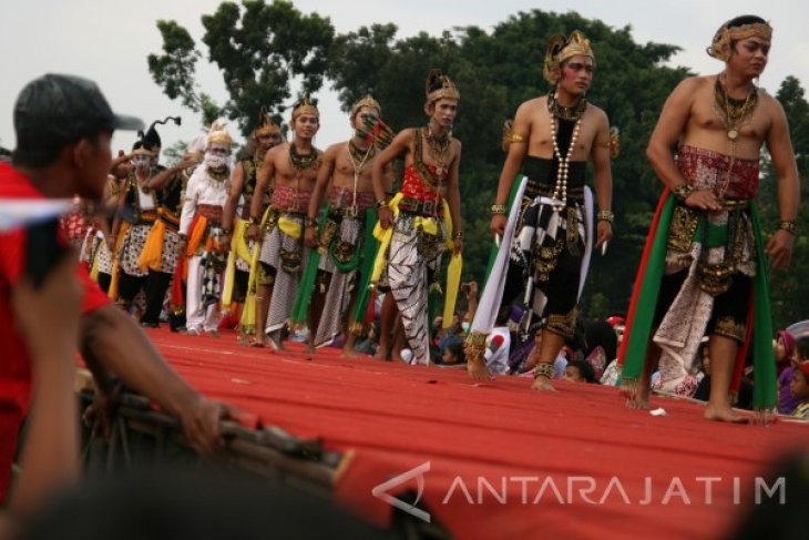 Lomba Karnaval Kostum Tradisional