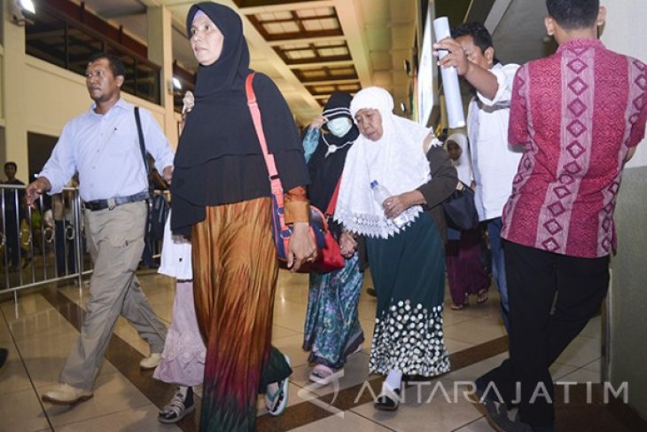 Calon Jemaah Haji Korban Penipuan Tiba di Juanda