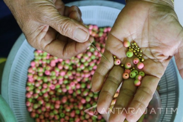 Kewalahan Penuhi Pesanan Tasbih