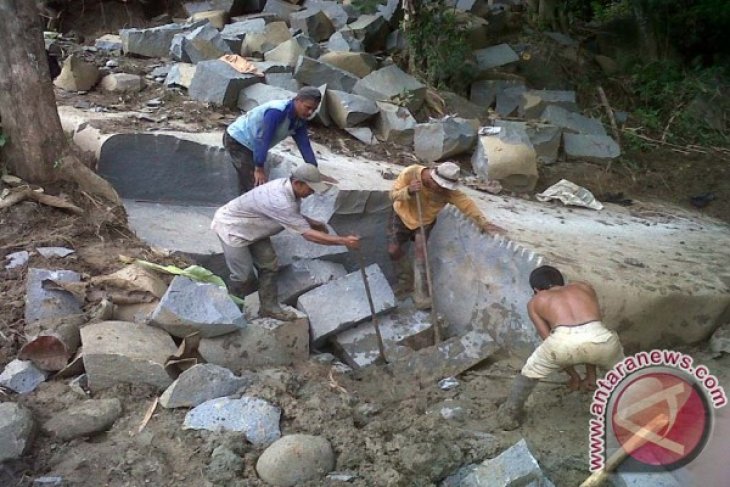 Ratusan Warga Muntok Tolak Tambang Bukit Kukus