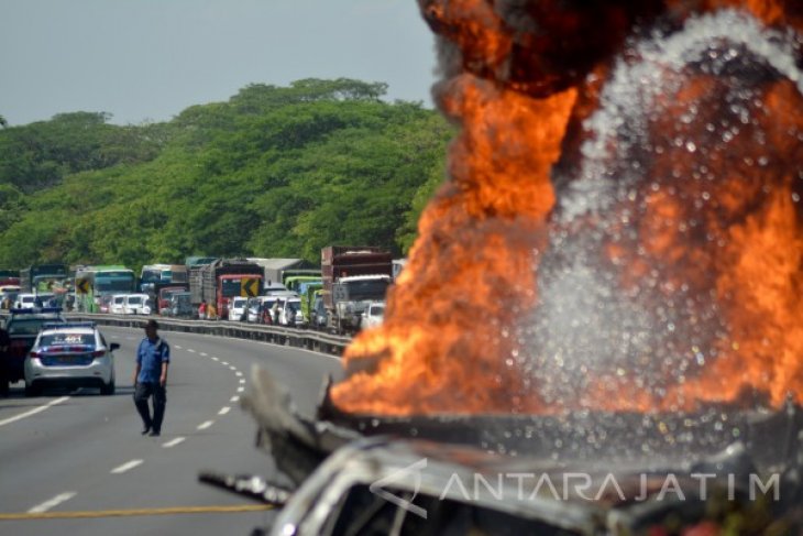 Dampak Kebakaran di Tol