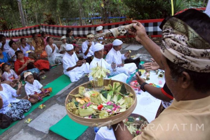 Ritual Galungan Tulungagung